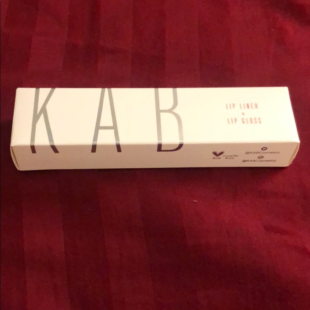 Kab lip liner and lip gloss in charming